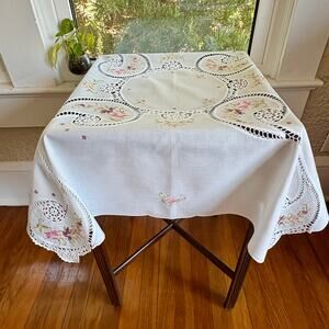 Vintage Cotton Linen Blend Tablecloth Needlepoint Crochet Lace Floral 31x30